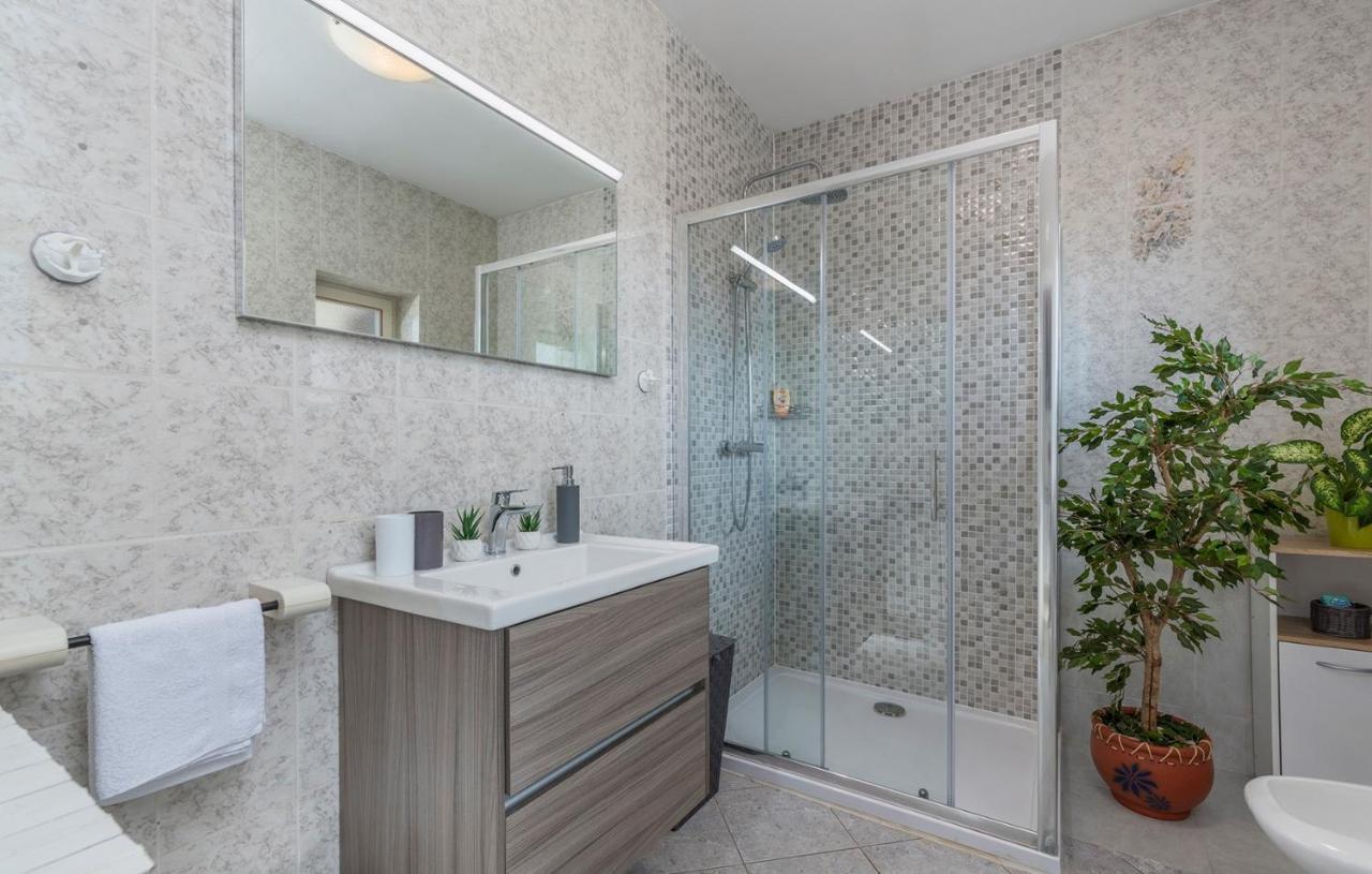 Apartments Loredana Poreč Dış mekan fotoğraf